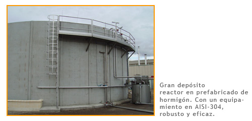 Gran dep�sito reactor en prefabricado de hormig�n. Con un equipamiento en AISI-304, robusto y eficaz.