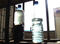 Muestra agua reactor en sedimentaci&oacute;n y muestra agua salida depuradora